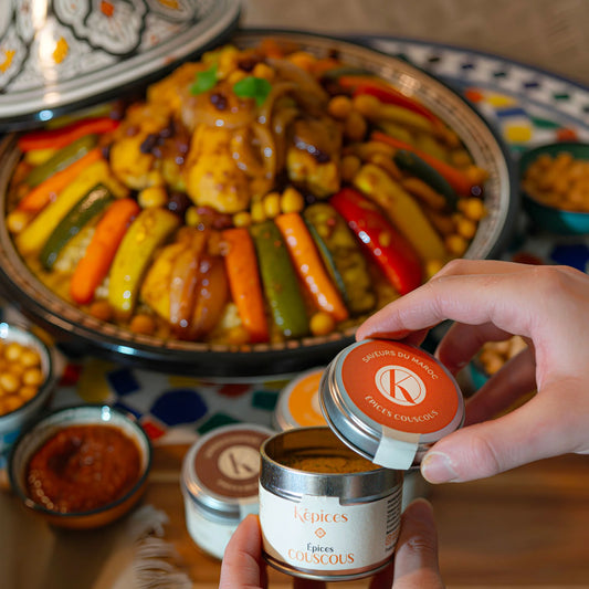 Mélange d'épices Képices pour couscous marocain maison, en situation de cuisine