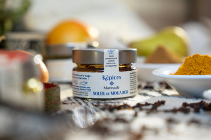 Texture de la marinade Soleil de Mogador Képices – mélange artisanal d’ail, persil, paprika et cumin.