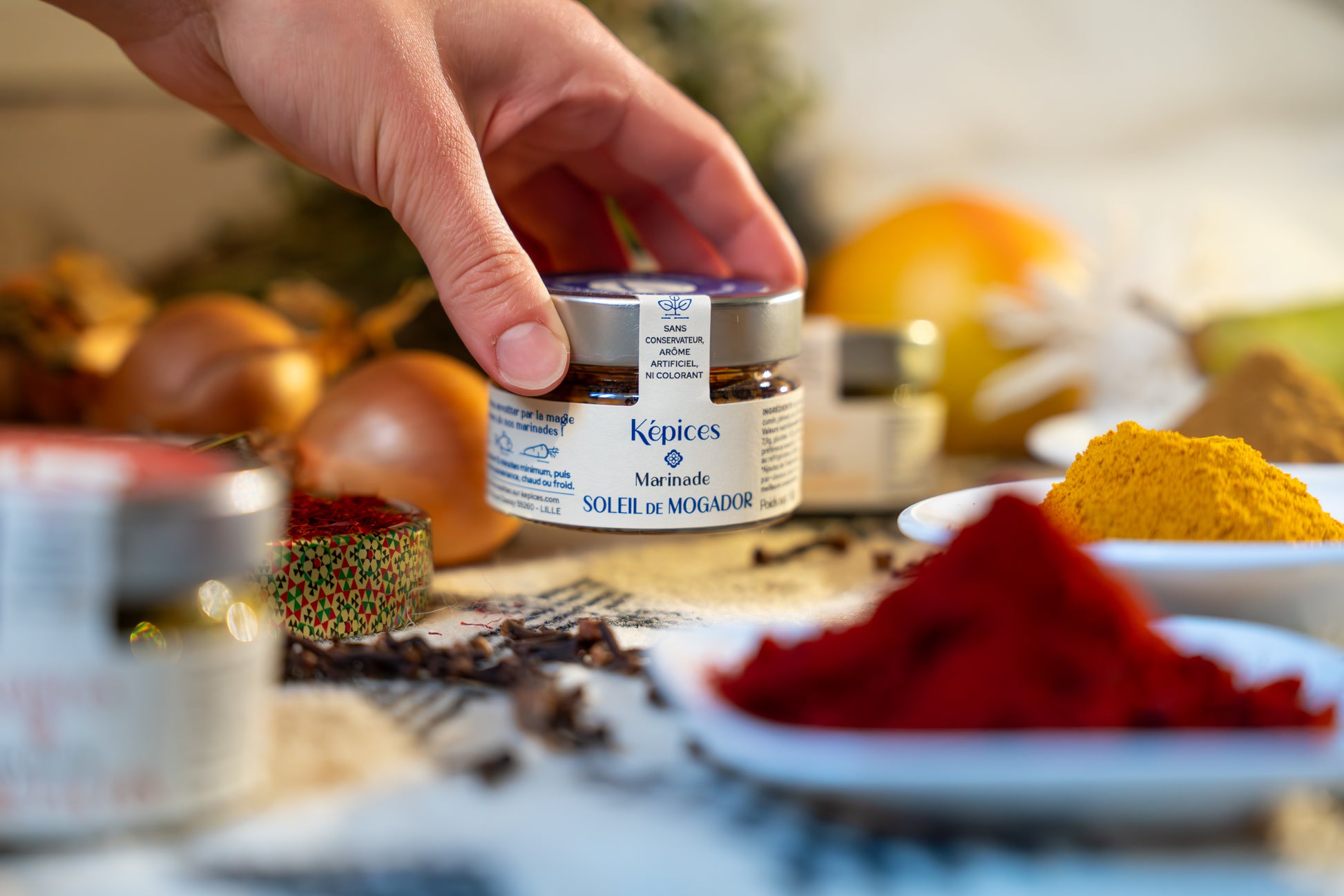 Utilisation de la marinade Soleil de Mogador Képices sur poisson grillé et légumes – saveurs marocaines artisanales